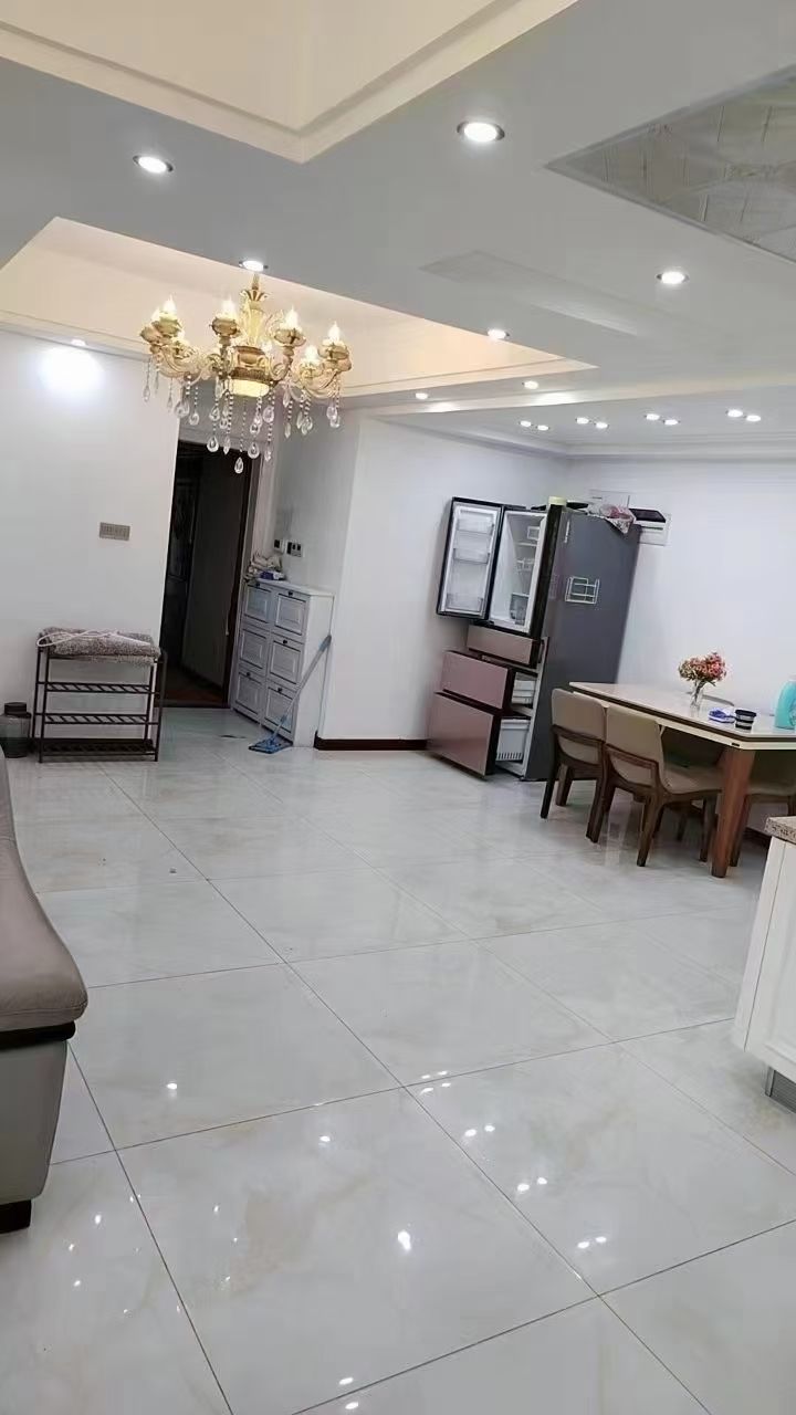 东洲大厦3室2厅交通便利南北通透精装可拎包入住46万