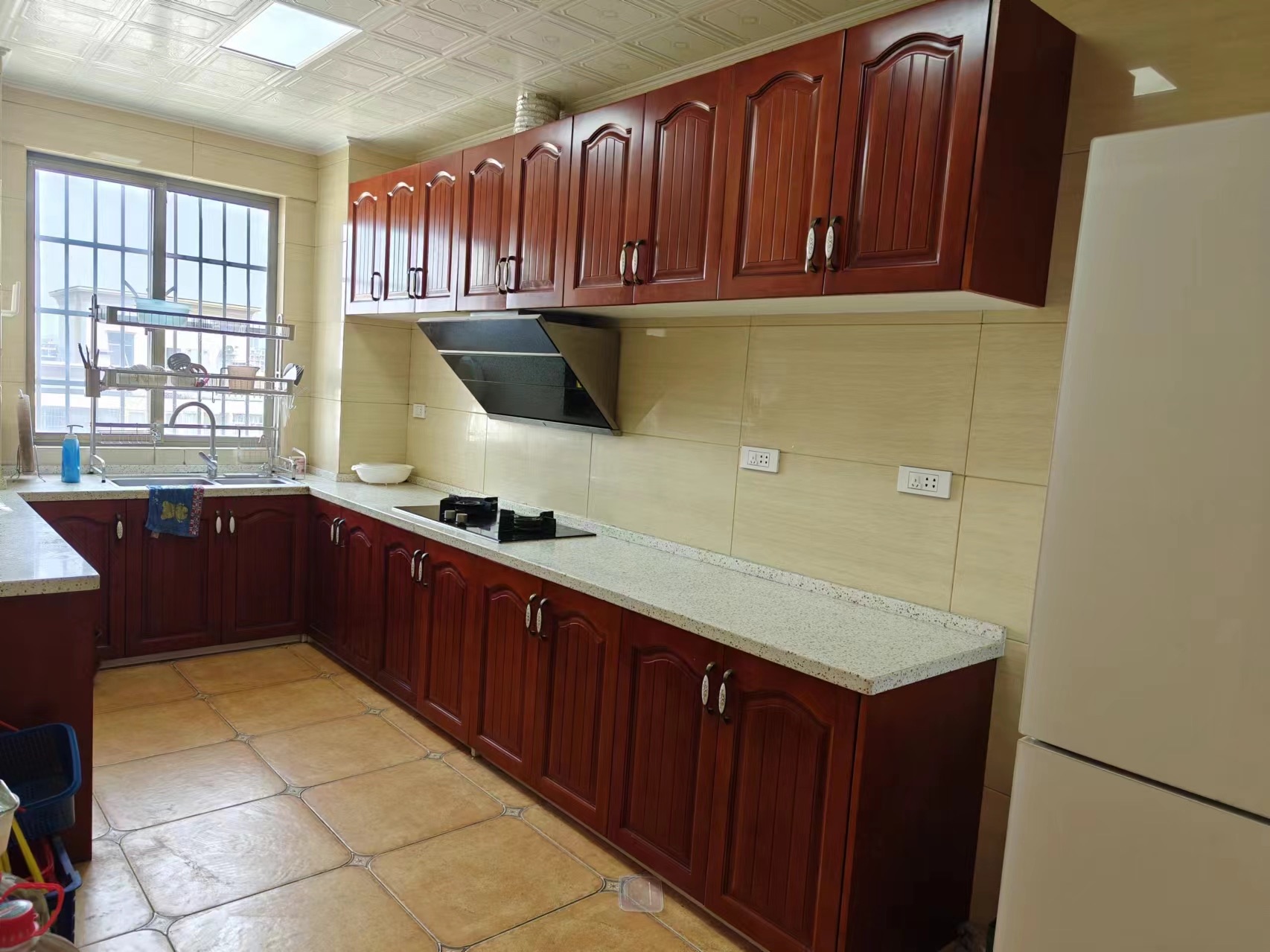 润园·3室2厅·136平方·电梯房中层·带家电家私50万