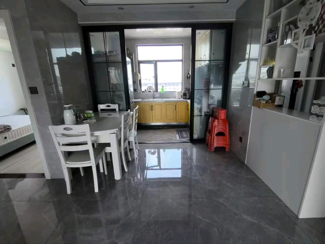 9成新·同城上都·精装修三居室·有证在手65万