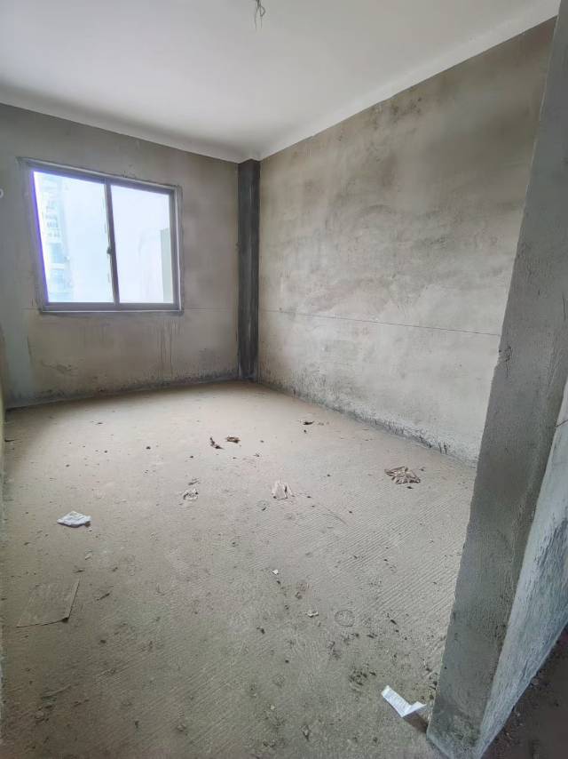 润园99平，可做3室，带地下车位一个，户子是边户，南北双阳台，售价35个，看房有钥匙15571531963