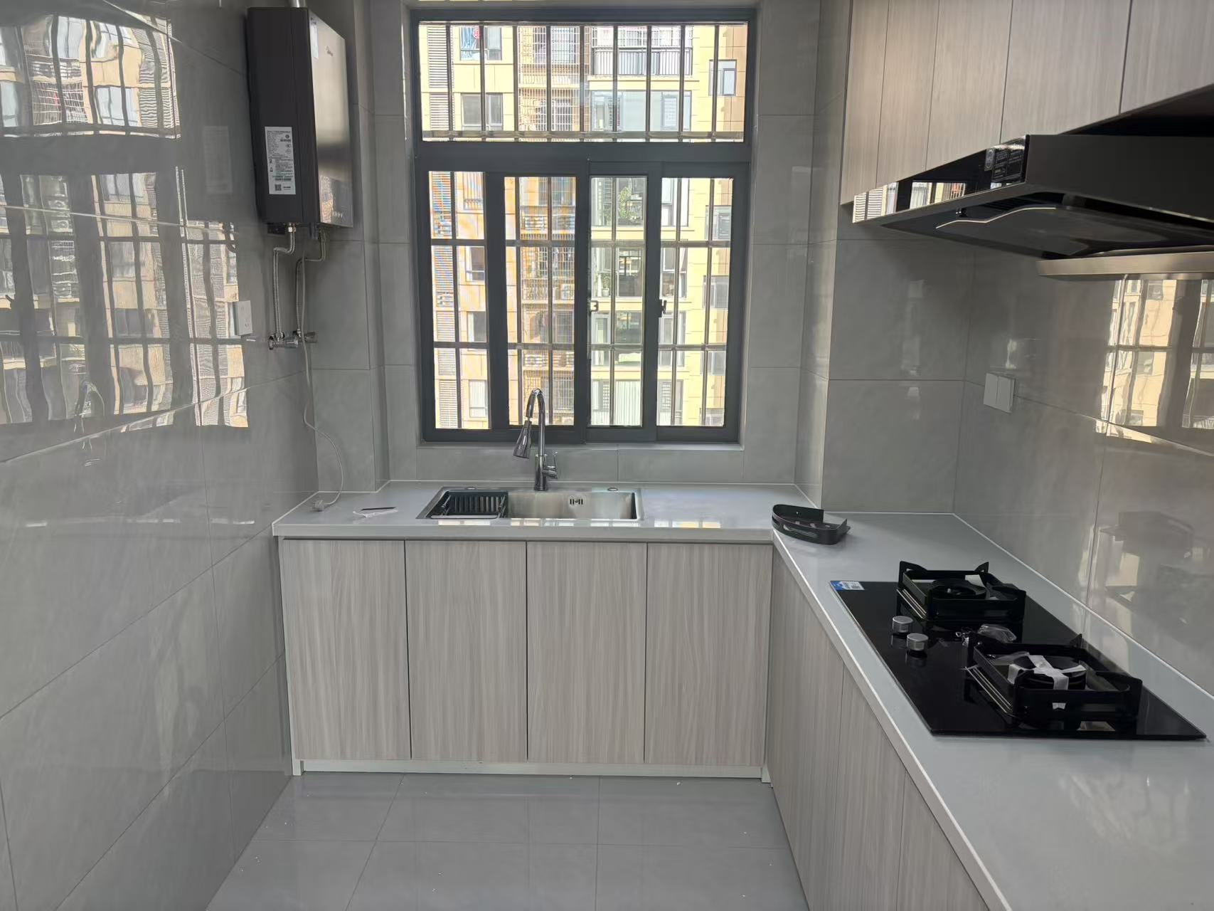 同城上都·精装修·3室2厅2卫·初次出租1800/月