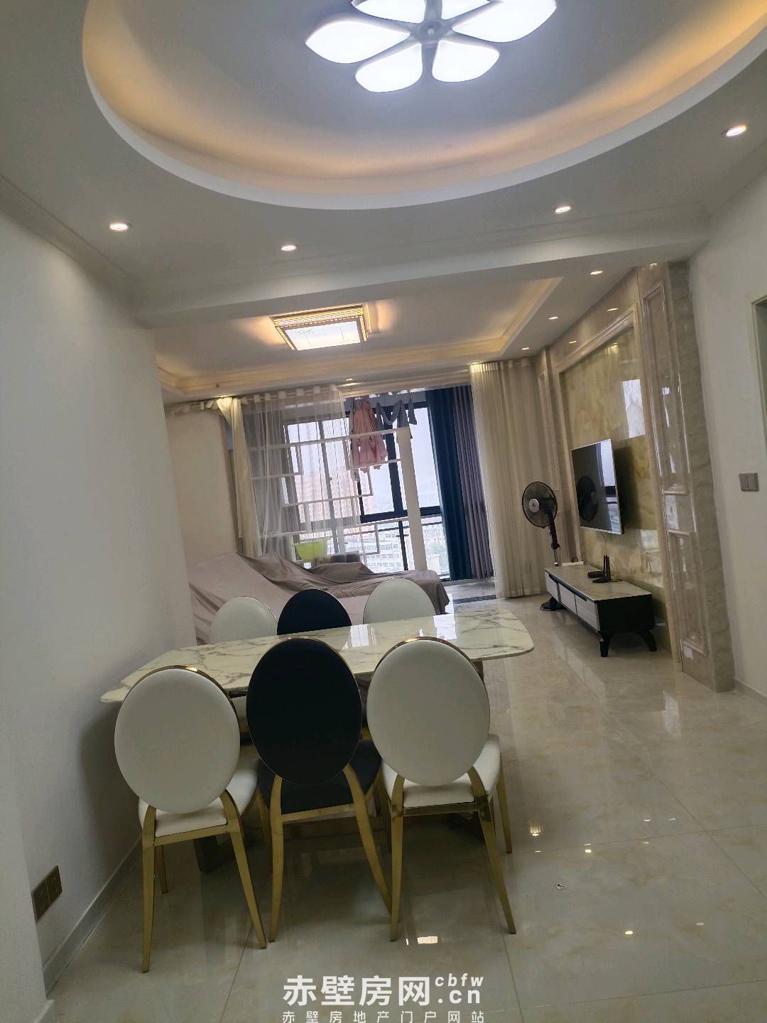 九成新电梯精装修三房亏本处理