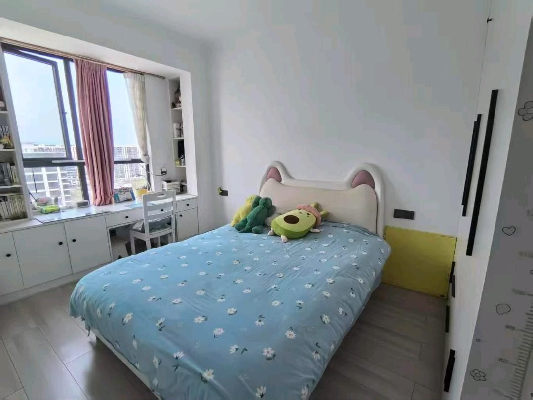 9成新·同城上都·精装修三居室·有证在手65万