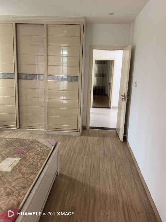 鹏城美丽家园三室两厅·拎包入住·一楼/1300月
