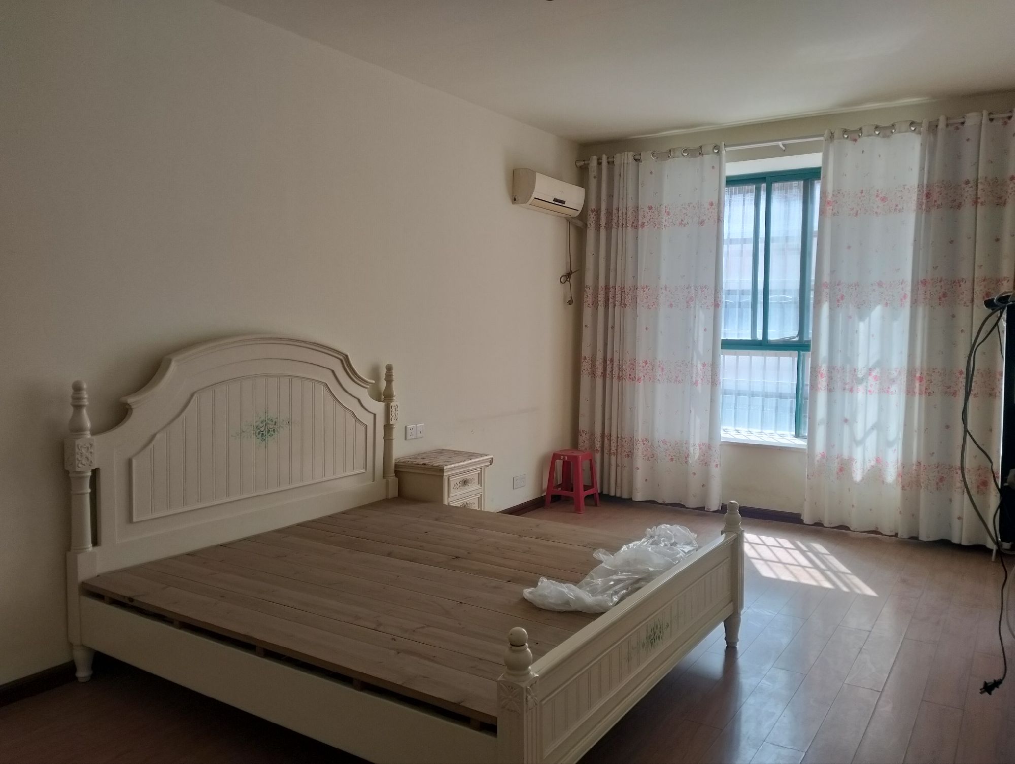 景泰园单位房·四室两厅·165平方·步梯2楼·报价：57万