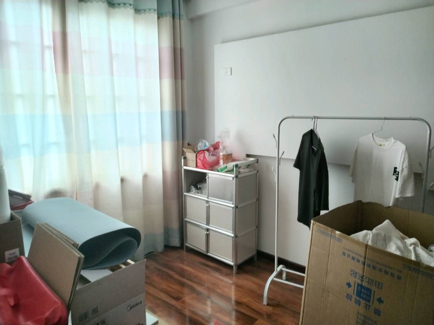 世纪豪庭·20多楼·成色新·证件齐全·急售42万