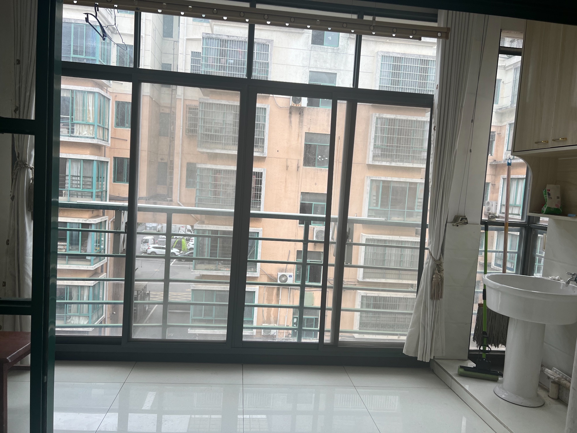 名居家园·周边生活方便·三居室只需1600/月