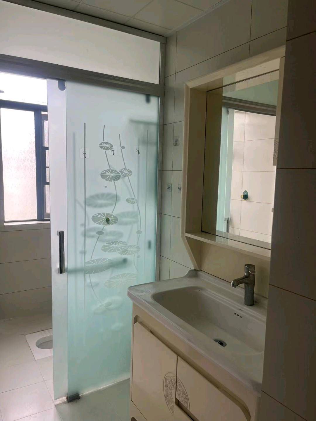 沁园小区·电梯中层·三室两厅·温馨整洁·租1800/月