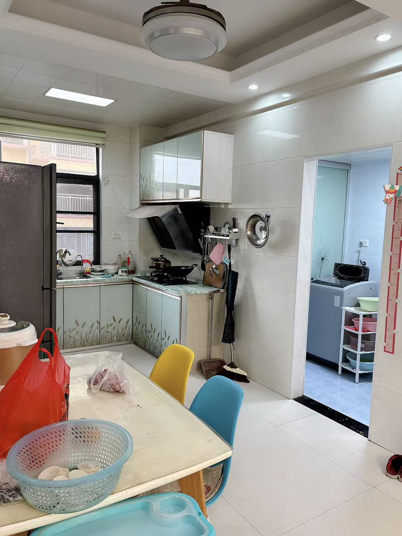 公园澜岸小镇·汽车站旁边·干净整洁的三居室·租1000/月