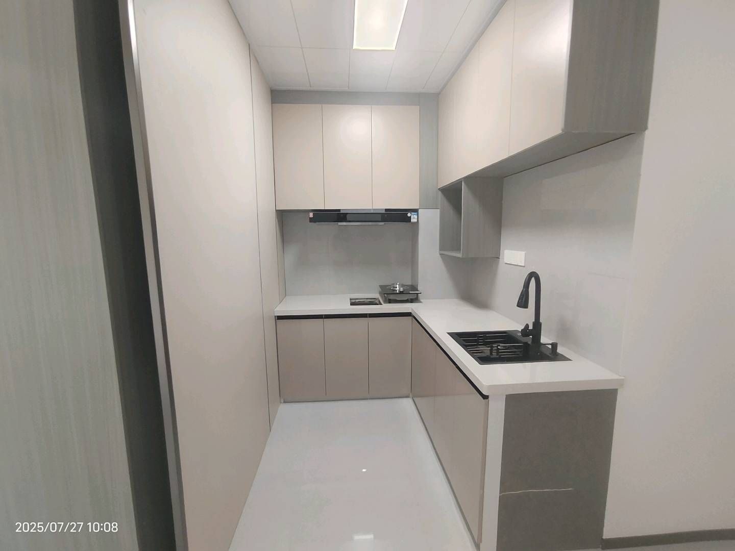 维多利亚全新装修单身公寓1100/月