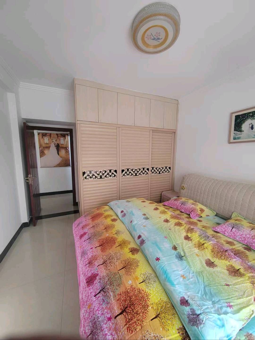 郡都小区小高层电梯·精装修三居室·诚意出租1400/月