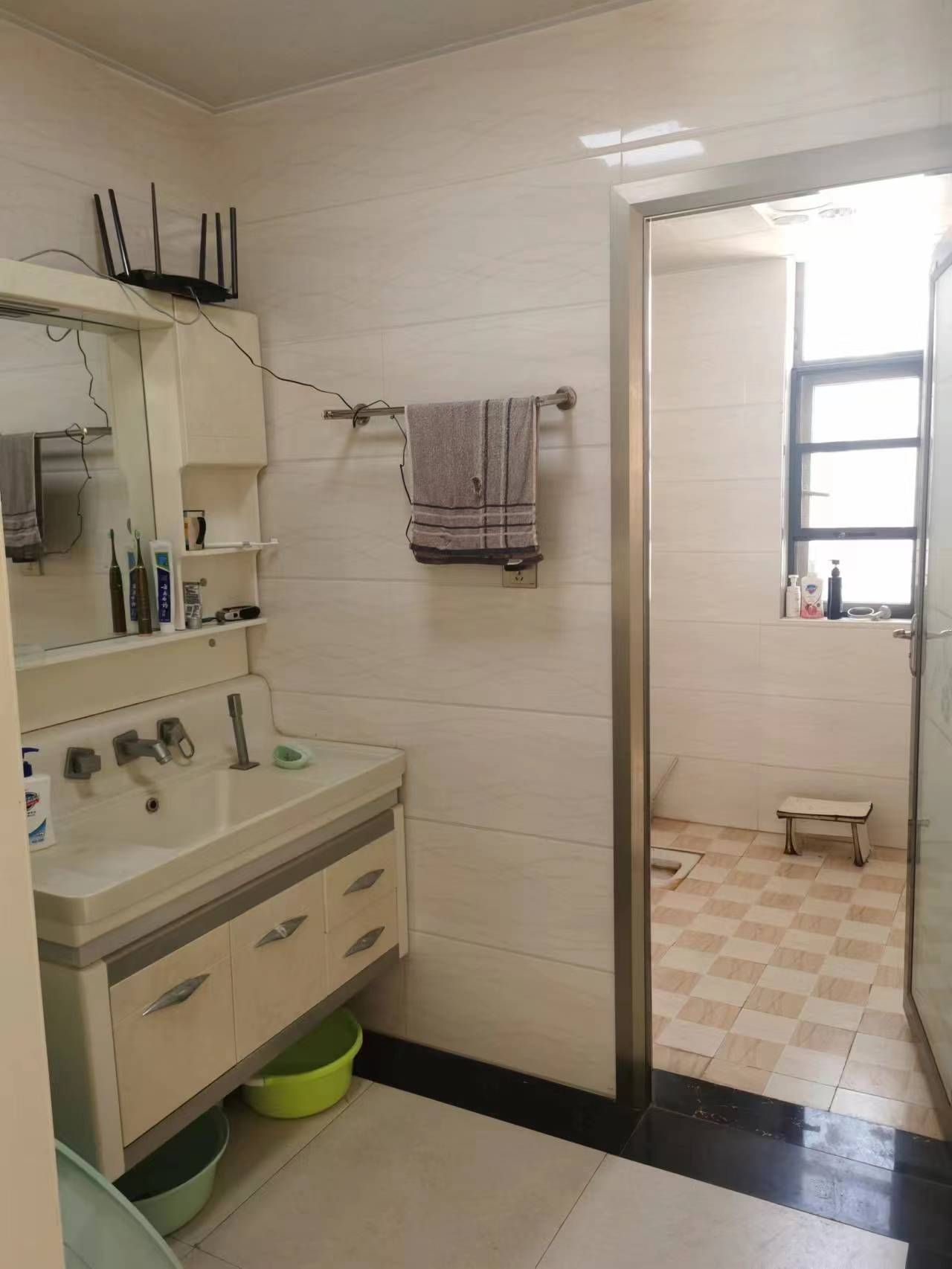 众城国际·130平·三室两厅·家电齐全·租1600/月