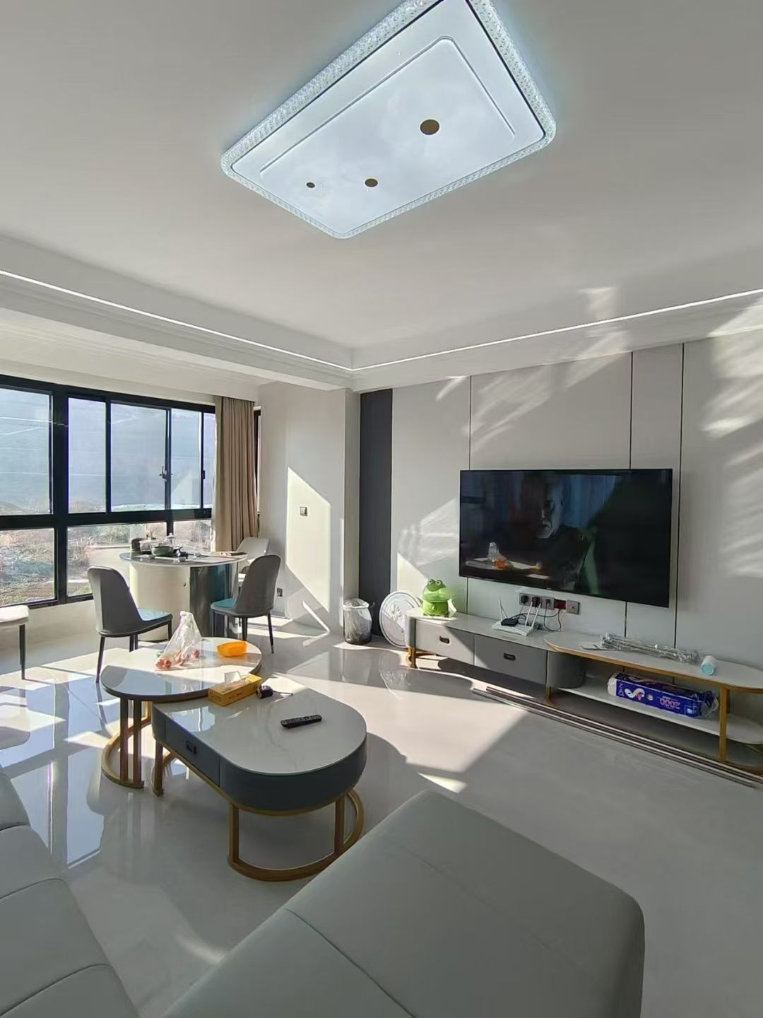 凤凰城·三室两厅·106平方·全新装修·拎包入住价格：55万