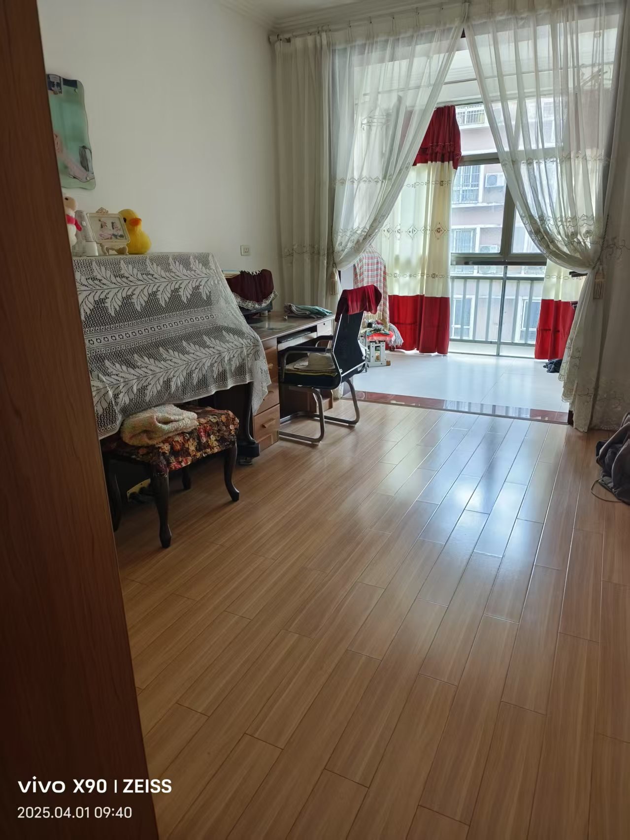 长城花园·步梯三室两厅·8成新·40万·立马过户
