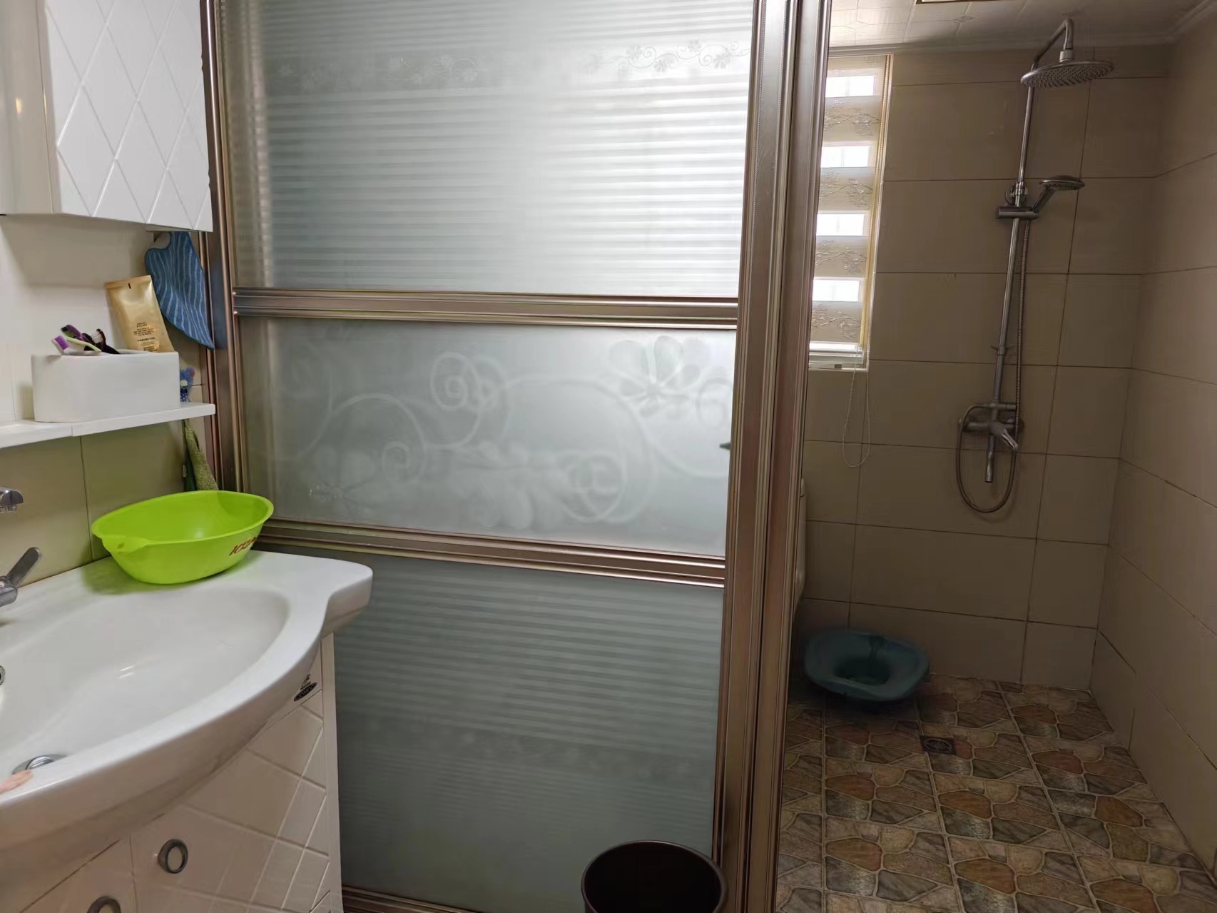 润园·3室2厅·136平方·电梯房中层·带家电家私50万