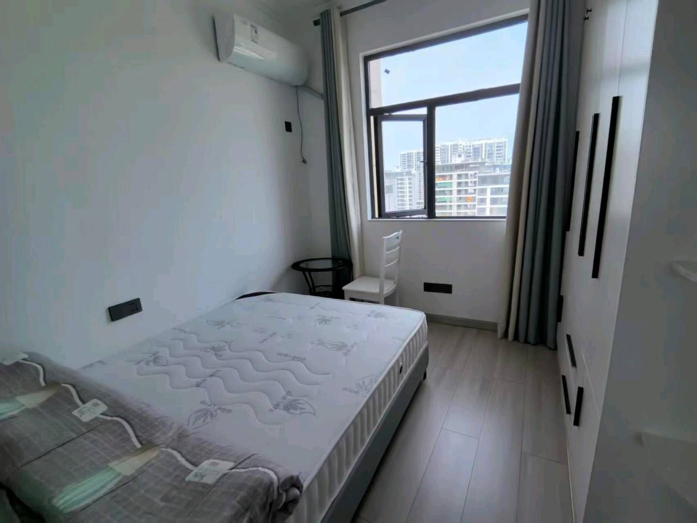 9成新·同城上都·精装修三居室·有证在手65万