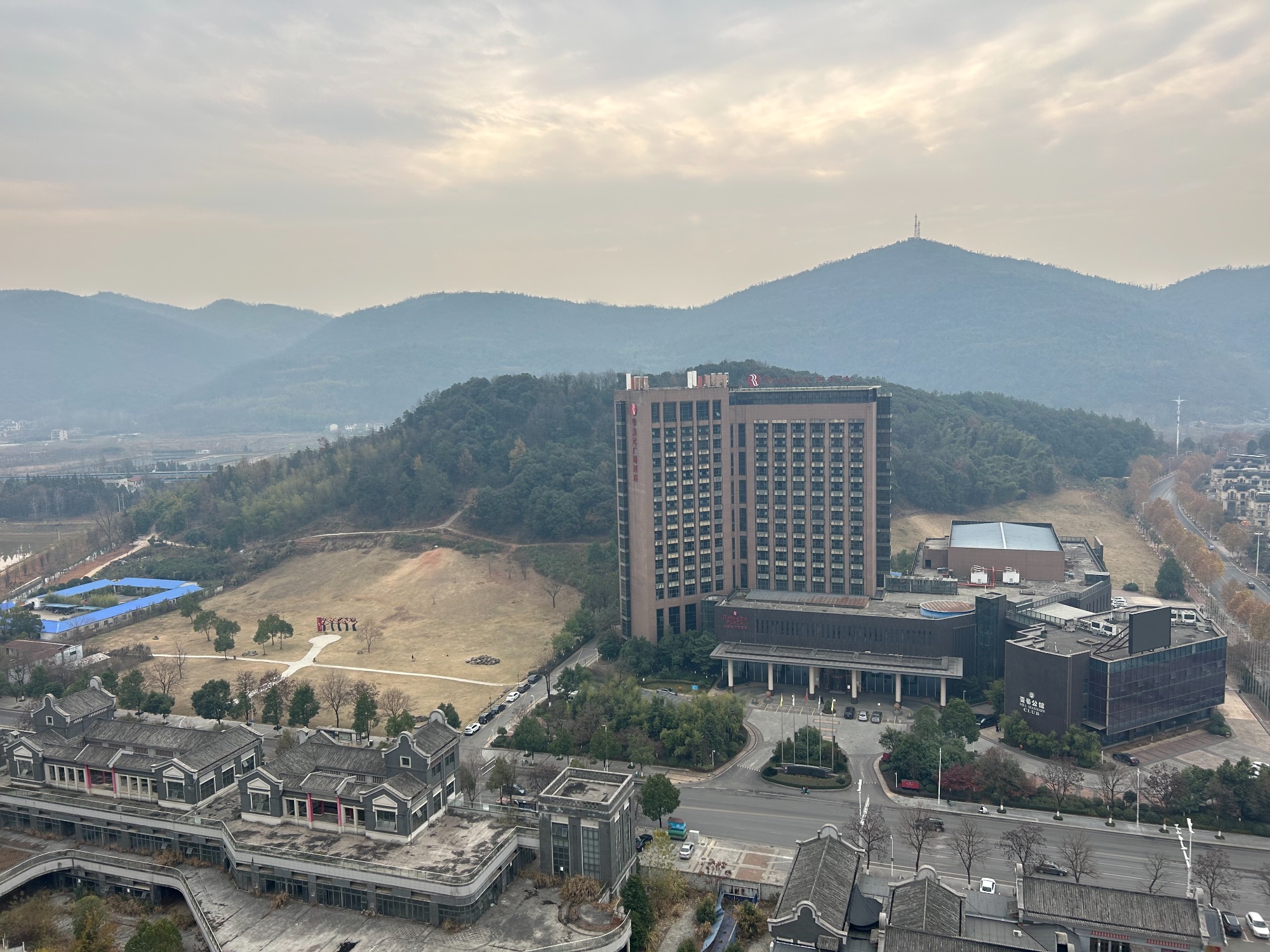 赤壁印象·三房兩廳兩衛(wèi)·南北通透戶型·帶車位一個·報價47萬