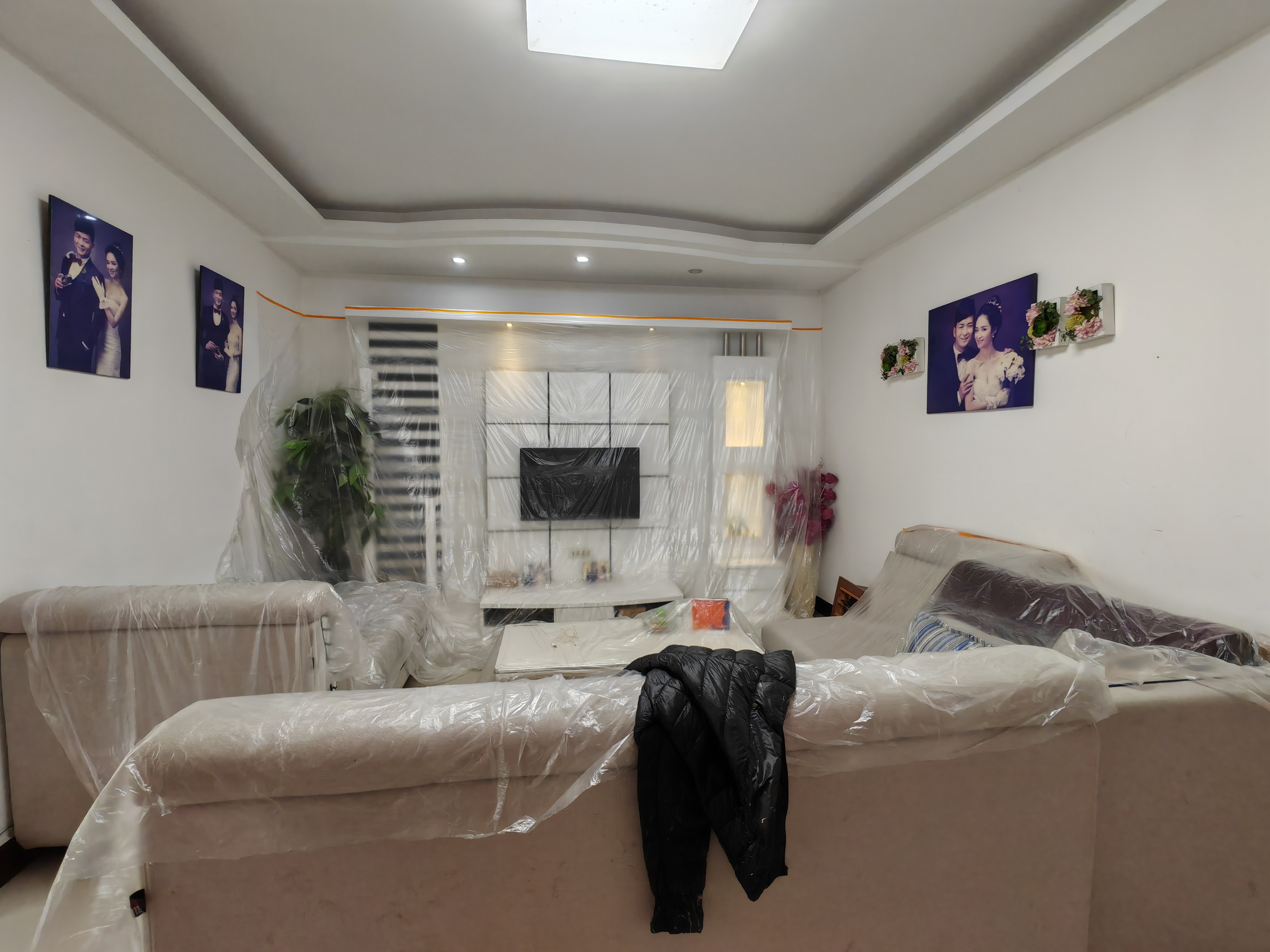 国道变电站旁边天佑小区5楼。124平带车库28万，拎包入住，满五一,看房电话18307150819