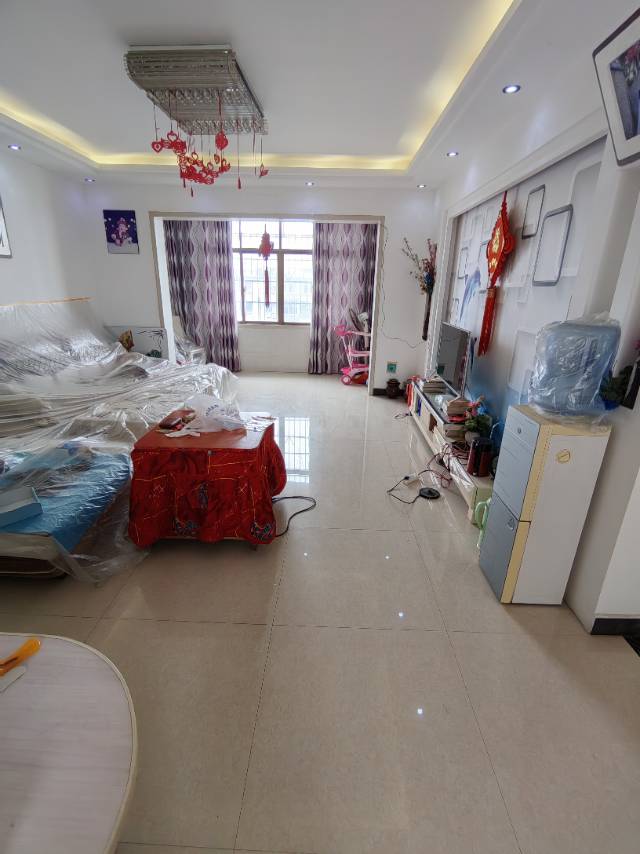 石油公司。131平，带一楼车库出售。证件满二