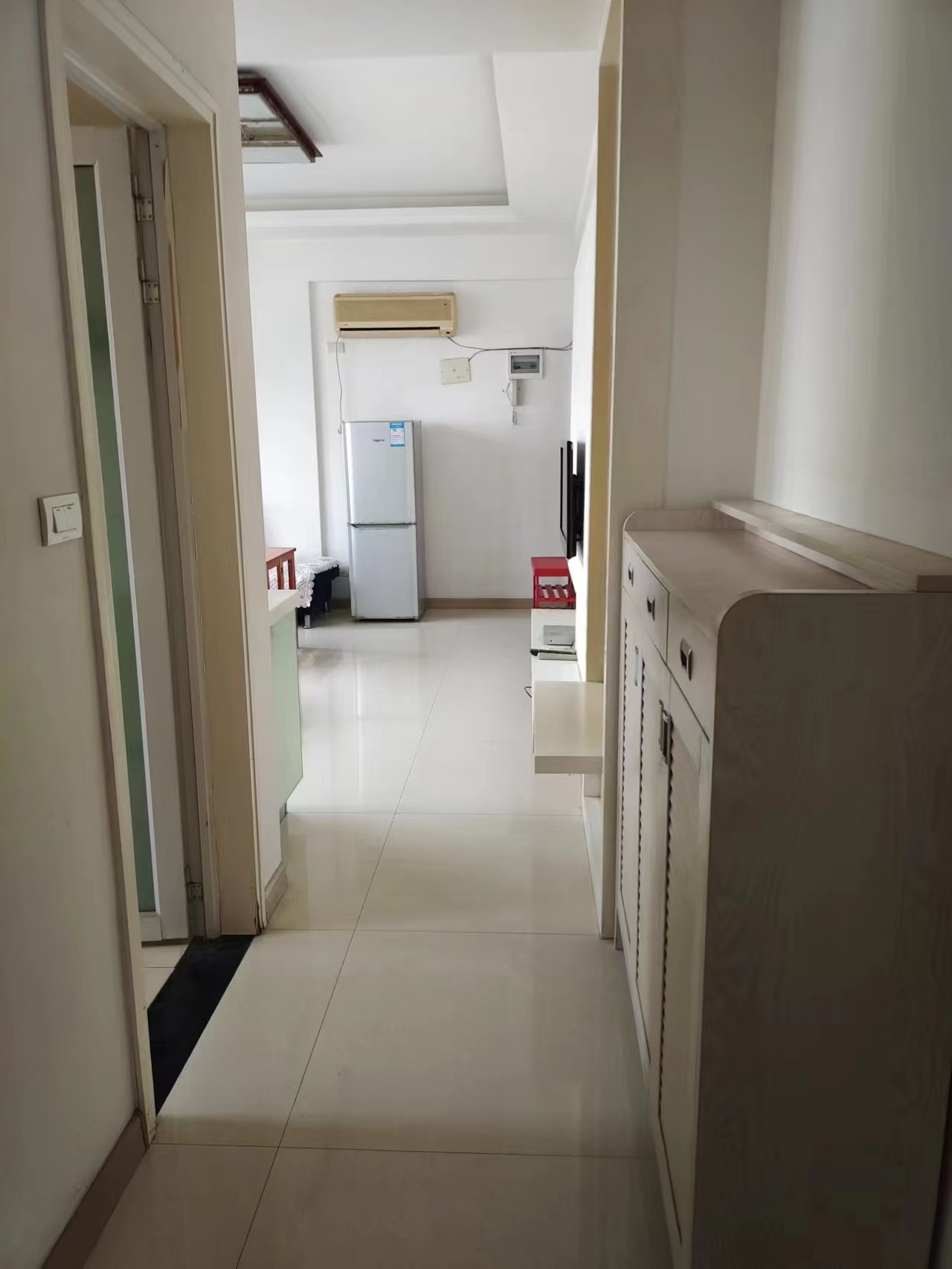 众城国际单身公寓，租900一个月，售23.8万，中间好楼层，看房方便，看房电话18307150819