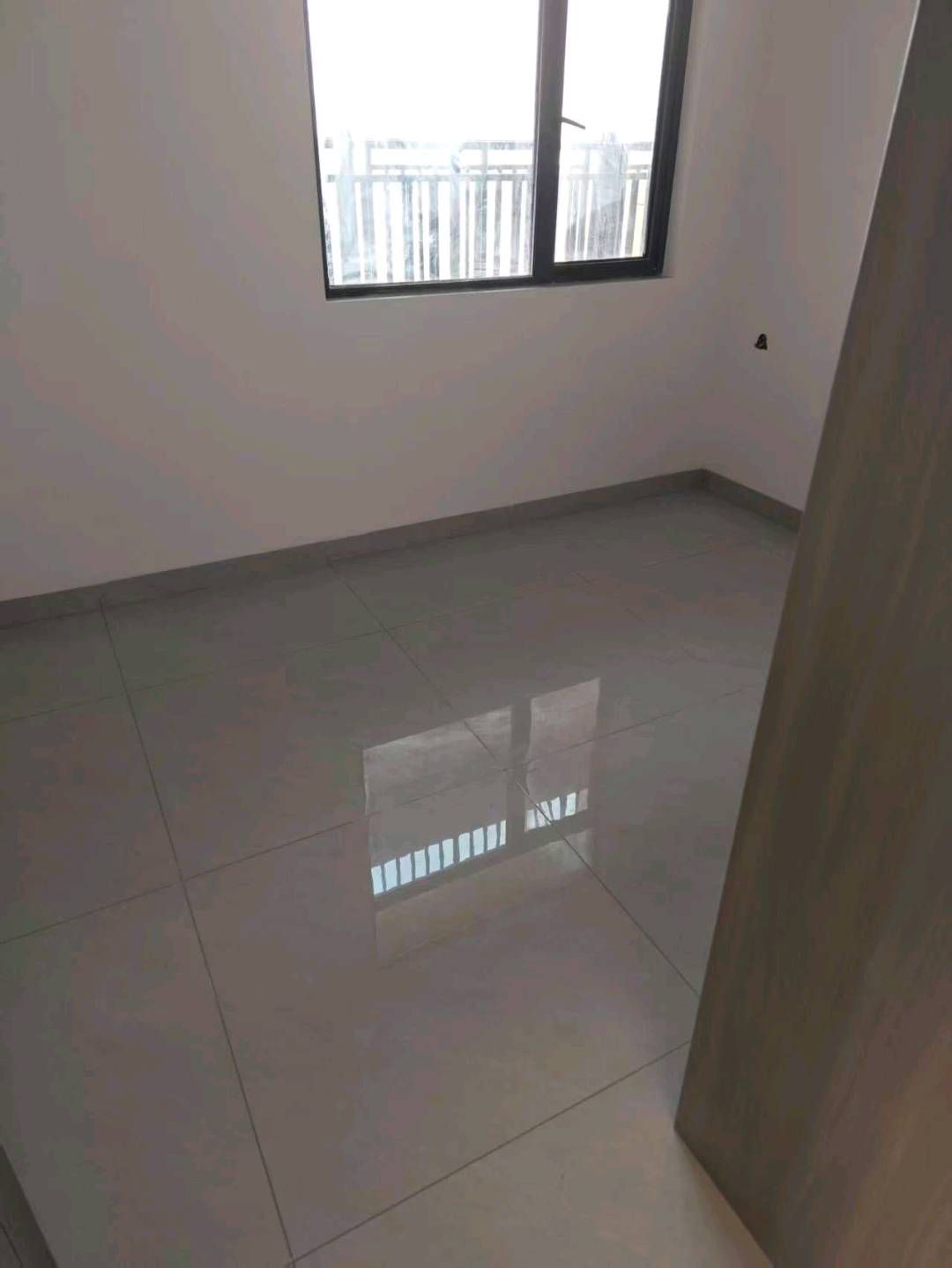 书包房·高铁片区·104平方·三房两厅两卫·全新装修·报价55万