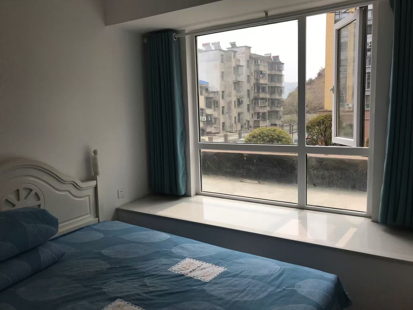 御龙学府·两室两厅·精装修2室2厅·带平台出租1250/月