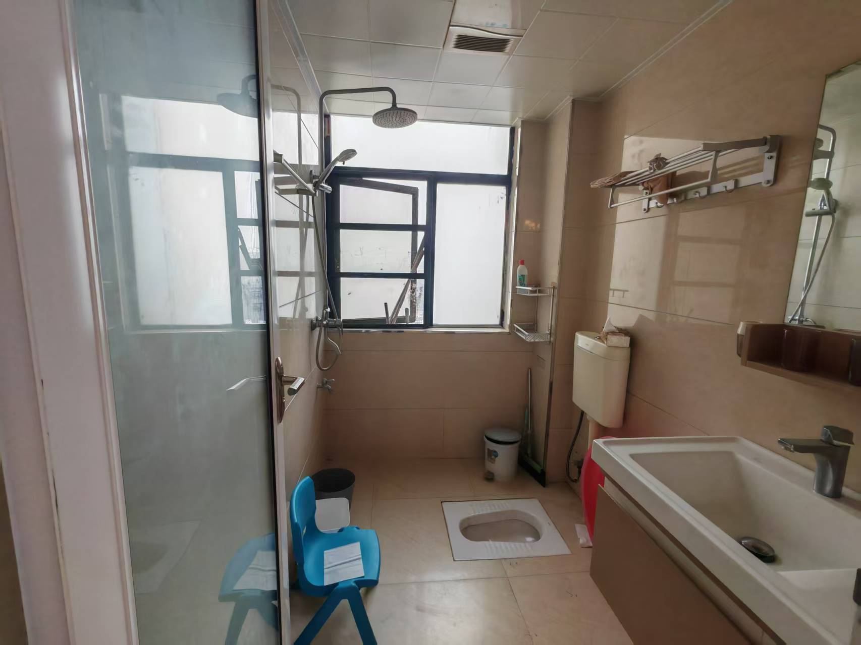 领秀城大三室两厅，138平，55万，五小五中，有证，看房电话18307150819