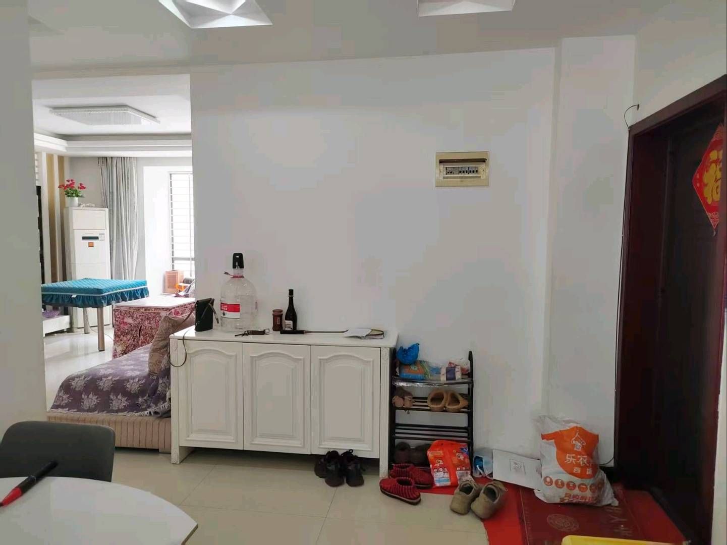 郡都小区小高层电梯·精装修三居室·诚意出租1400/月