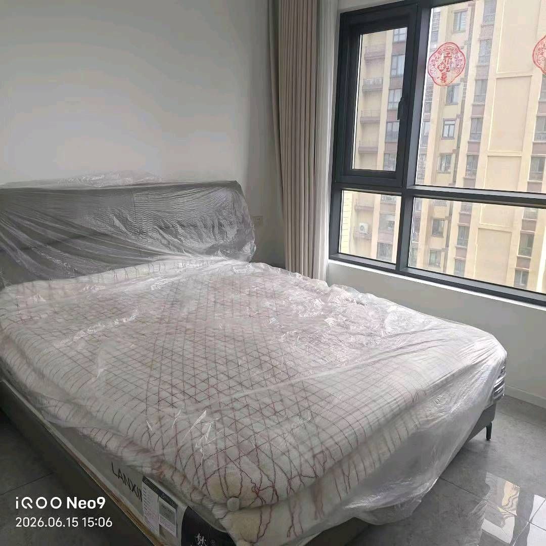 华景中央公园·108平精装修三室两厅·证满二51.8万