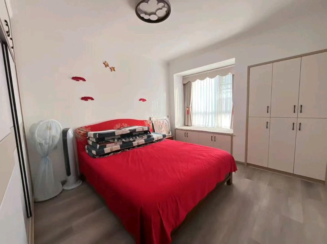 双卫电梯房南北通透商业配套成熟板楼！房东直卖[顶层]53万