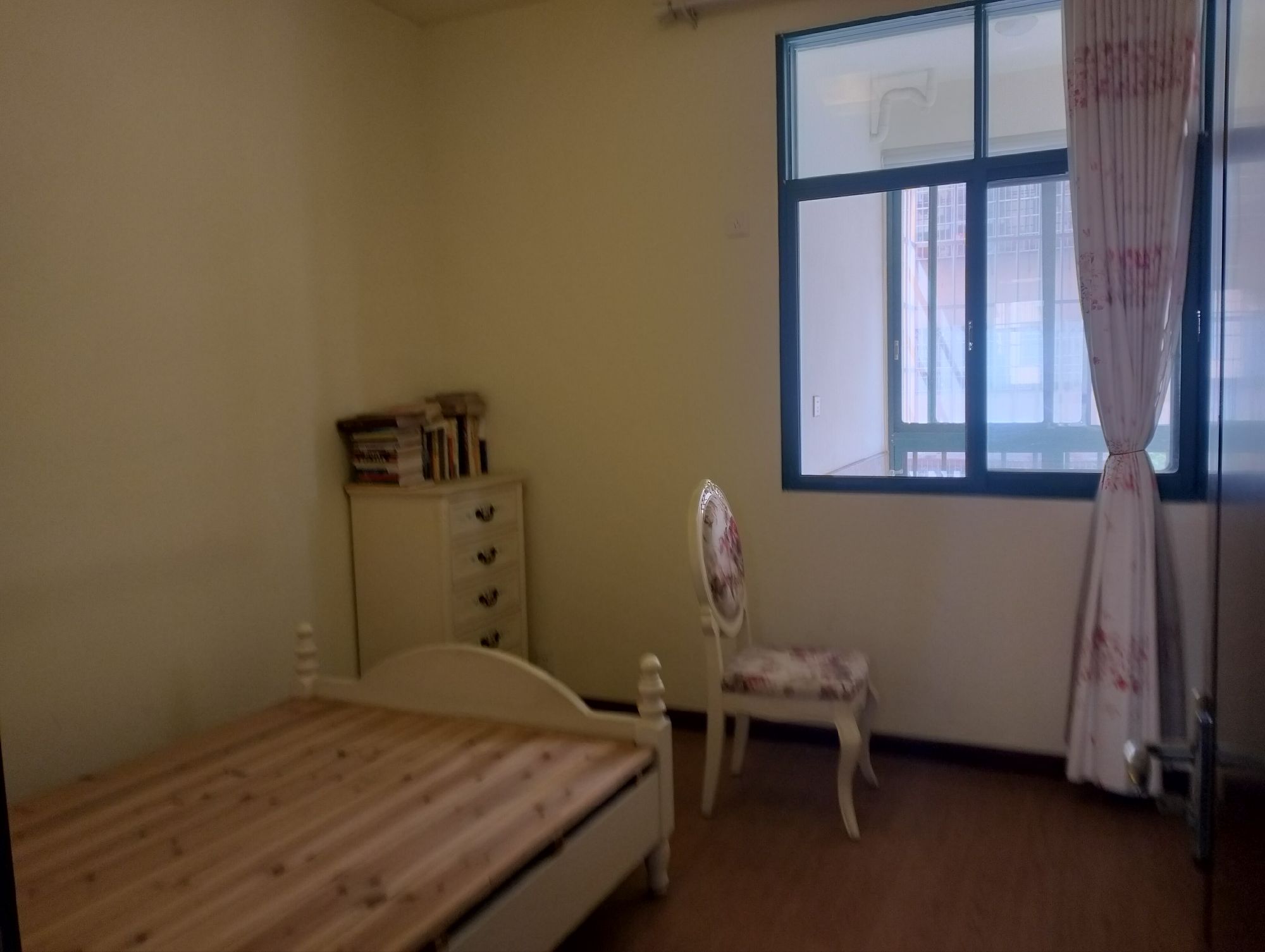 景泰园单位房·四室两厅·165平方·步梯2楼·报价：57万