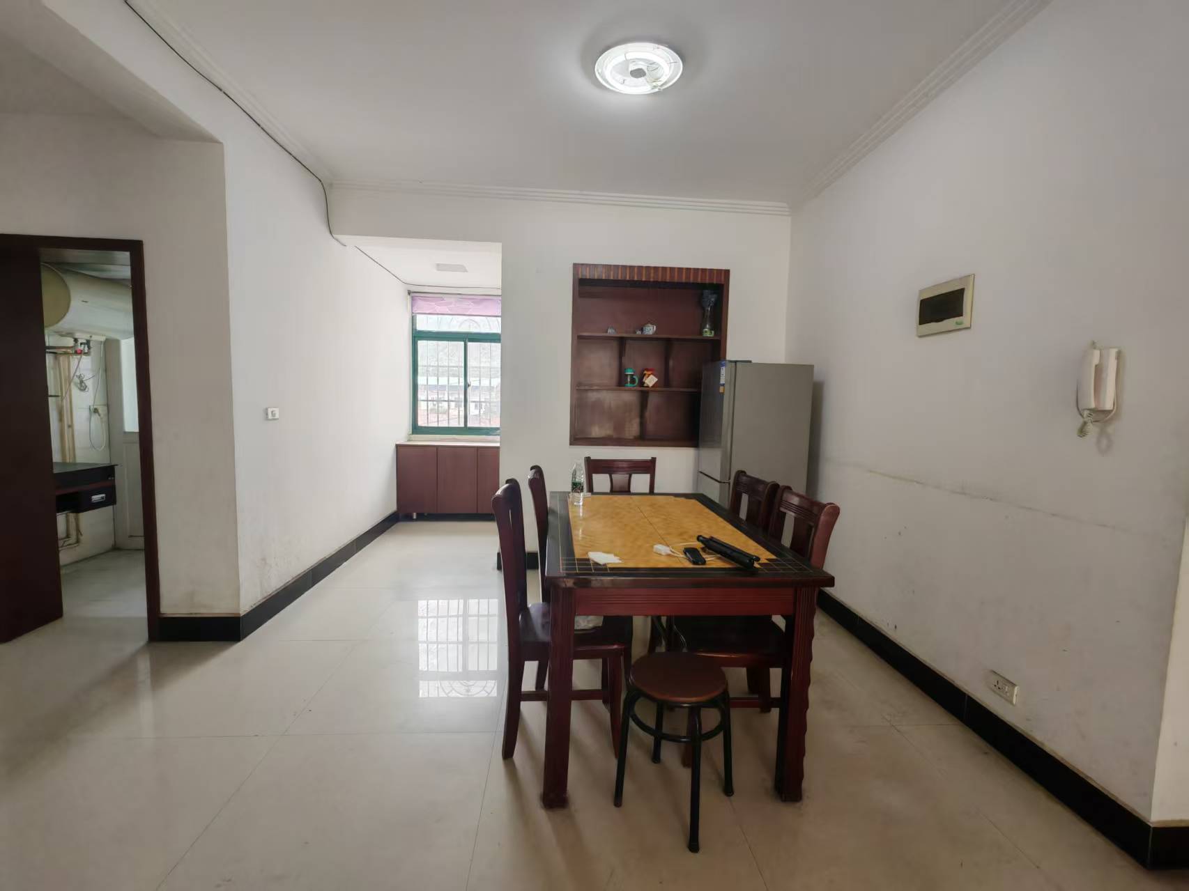 二中斜对面金江锦绣园楼梯房，金三银四好楼层，可以过户，业主急售，看房电话18307150819