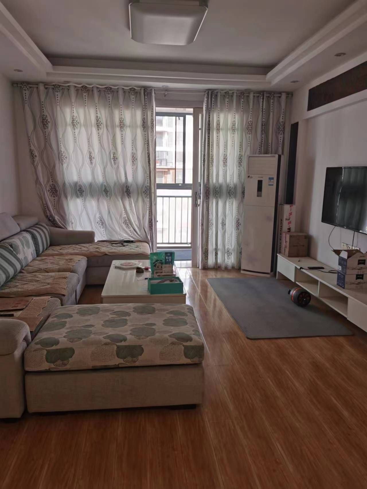 众城国际·130平·三室两厅·家电齐全·租1600/月