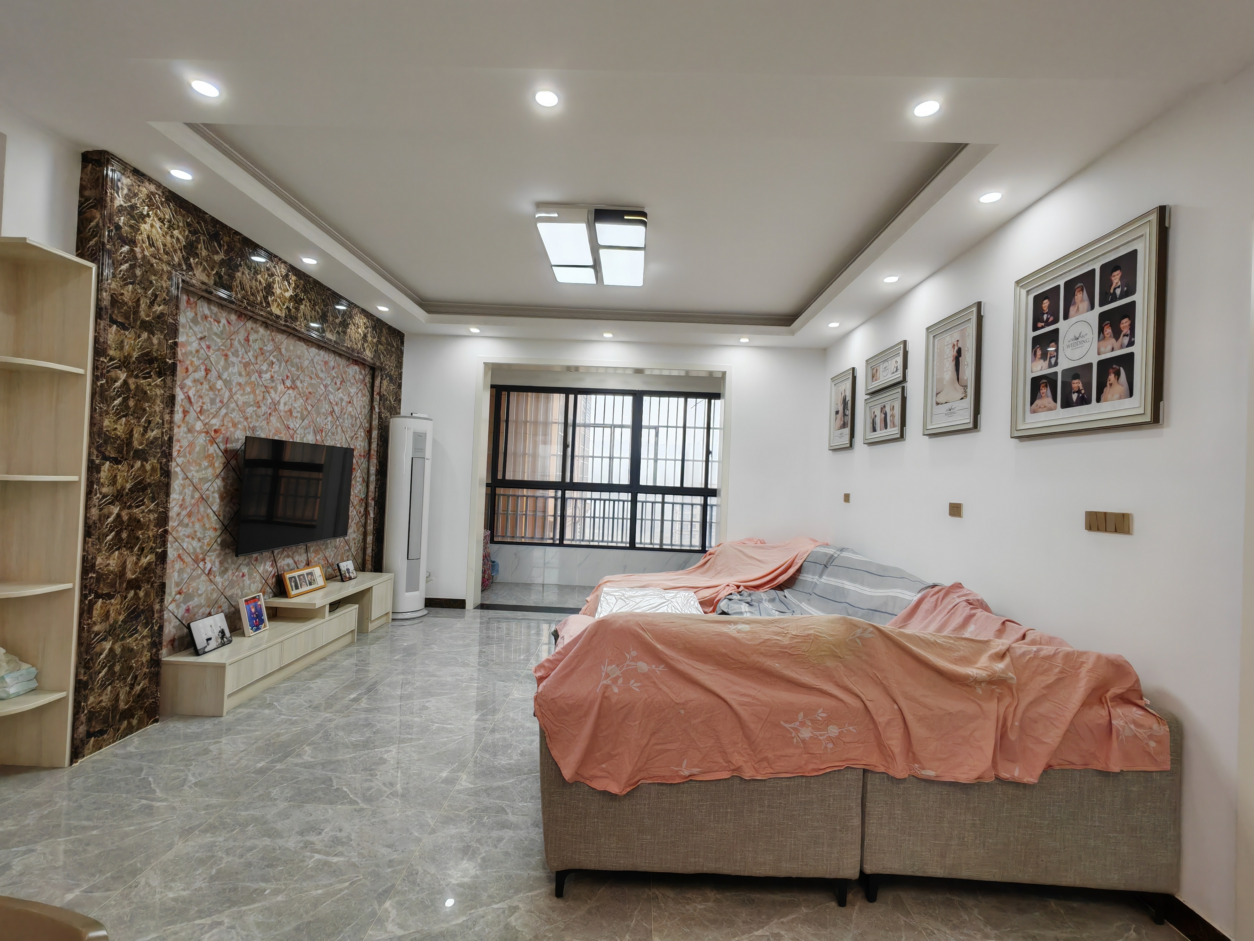 鹏成新都汇四室两厅两卫，婚房装修，9.9成新，诚意出售有钥匙看房，看房电话183071500819