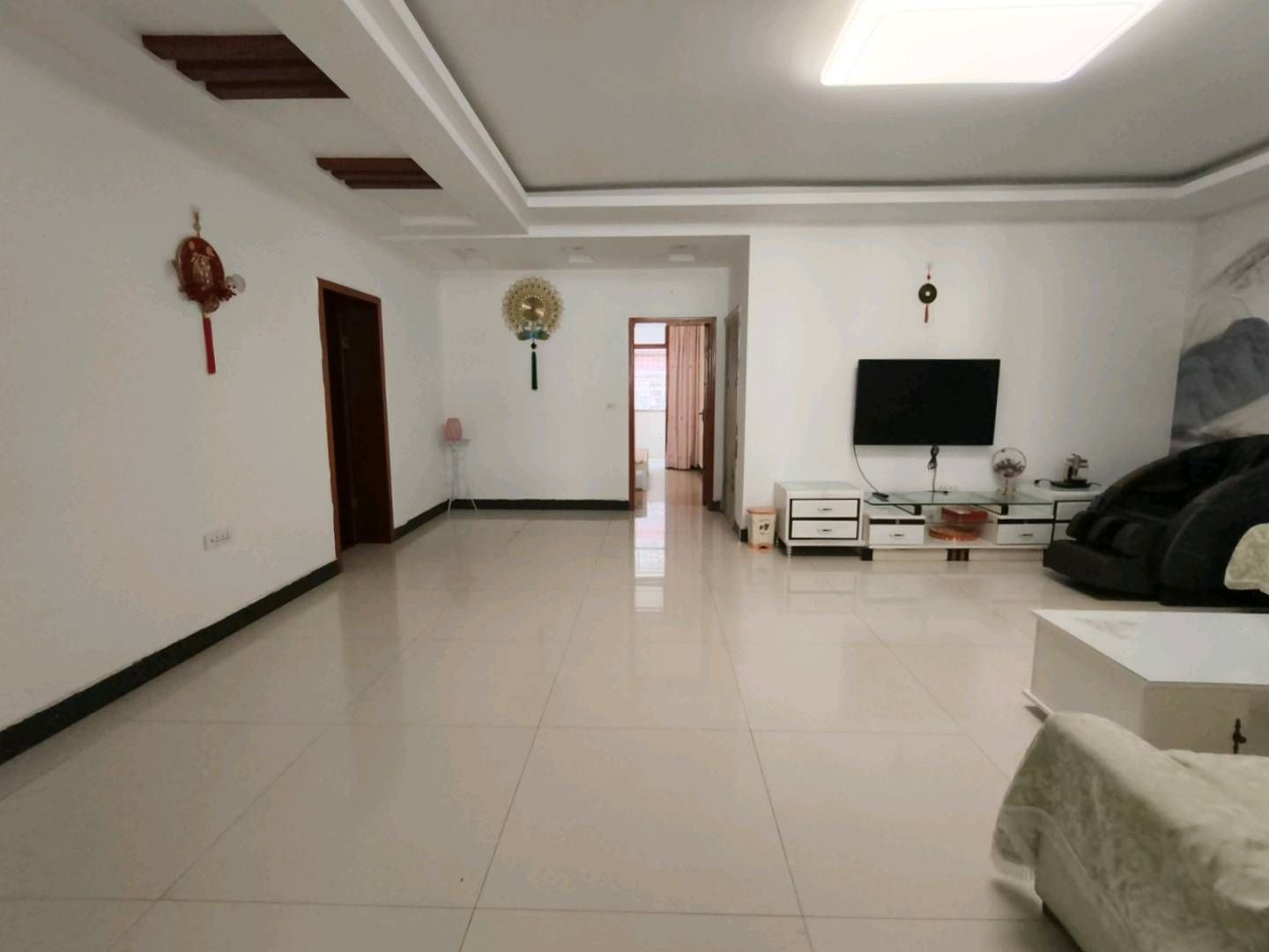 凤清小区·2楼精装修·三室两厅·有证诚意售价39.8万