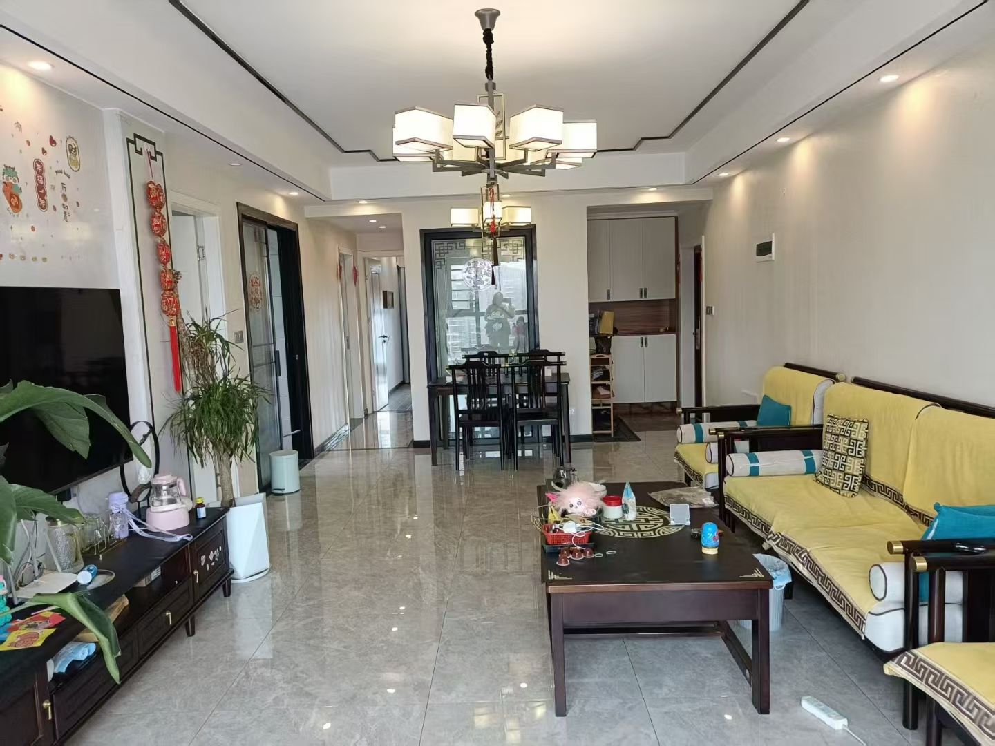 领秀城·134平方·三房两厅两位·带品牌家电家私出售：报价65万