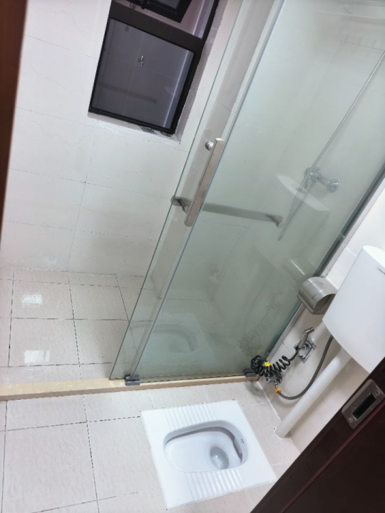 秀兰御府·精装修三室两厅·出租1600/月在新一中旁边