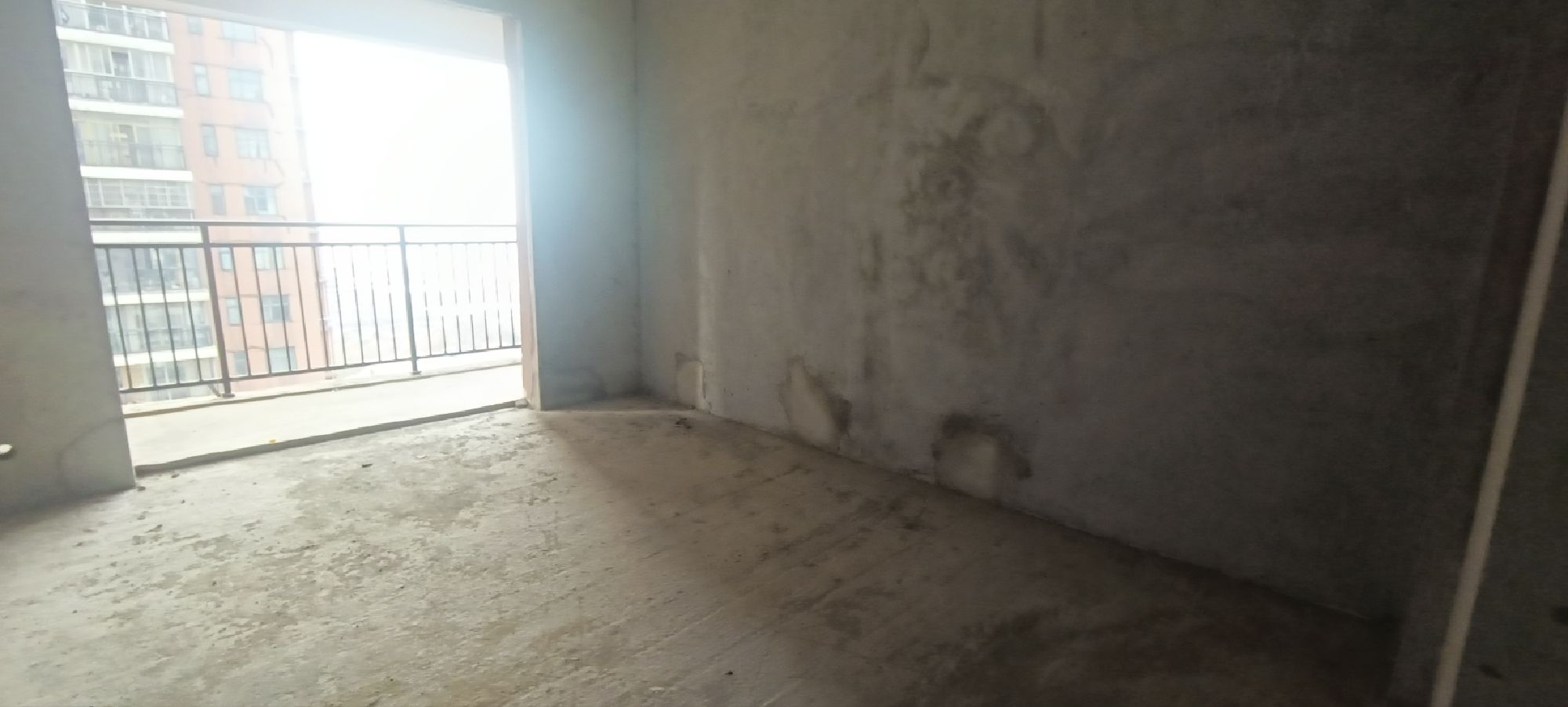 众城国际二期·毛坯房95平方·三房两厅·急售：29万不议价