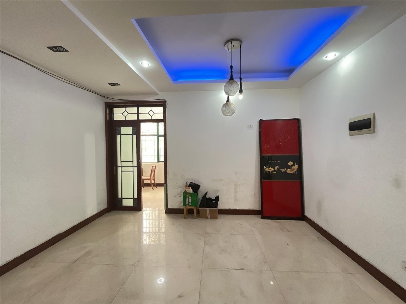 二中斜对面金江锦绣园楼梯房，2楼，三室两厅两卫，134.64平，可以过户，业主急售，看房电话18307150819