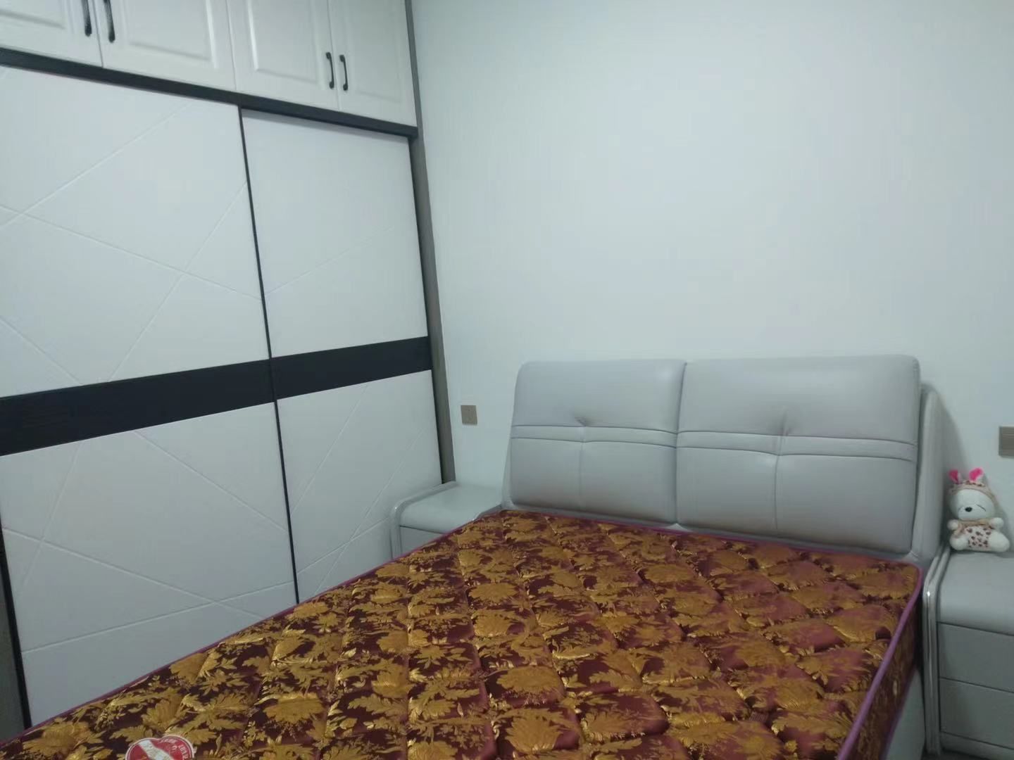 众城国际··两室两厅·精装修·可以拎包入住1500/月