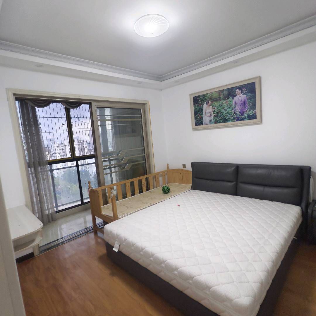 丰业盛世·精装修电梯房·温馨干净整洁三居室·出租1600/月