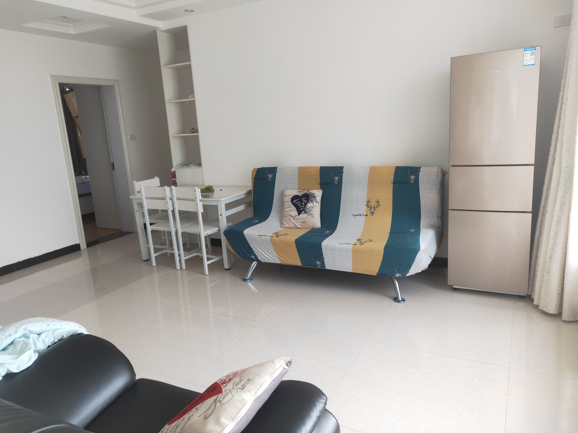 郡都小区·干净整洁·电梯两房两厅·出租1300/月