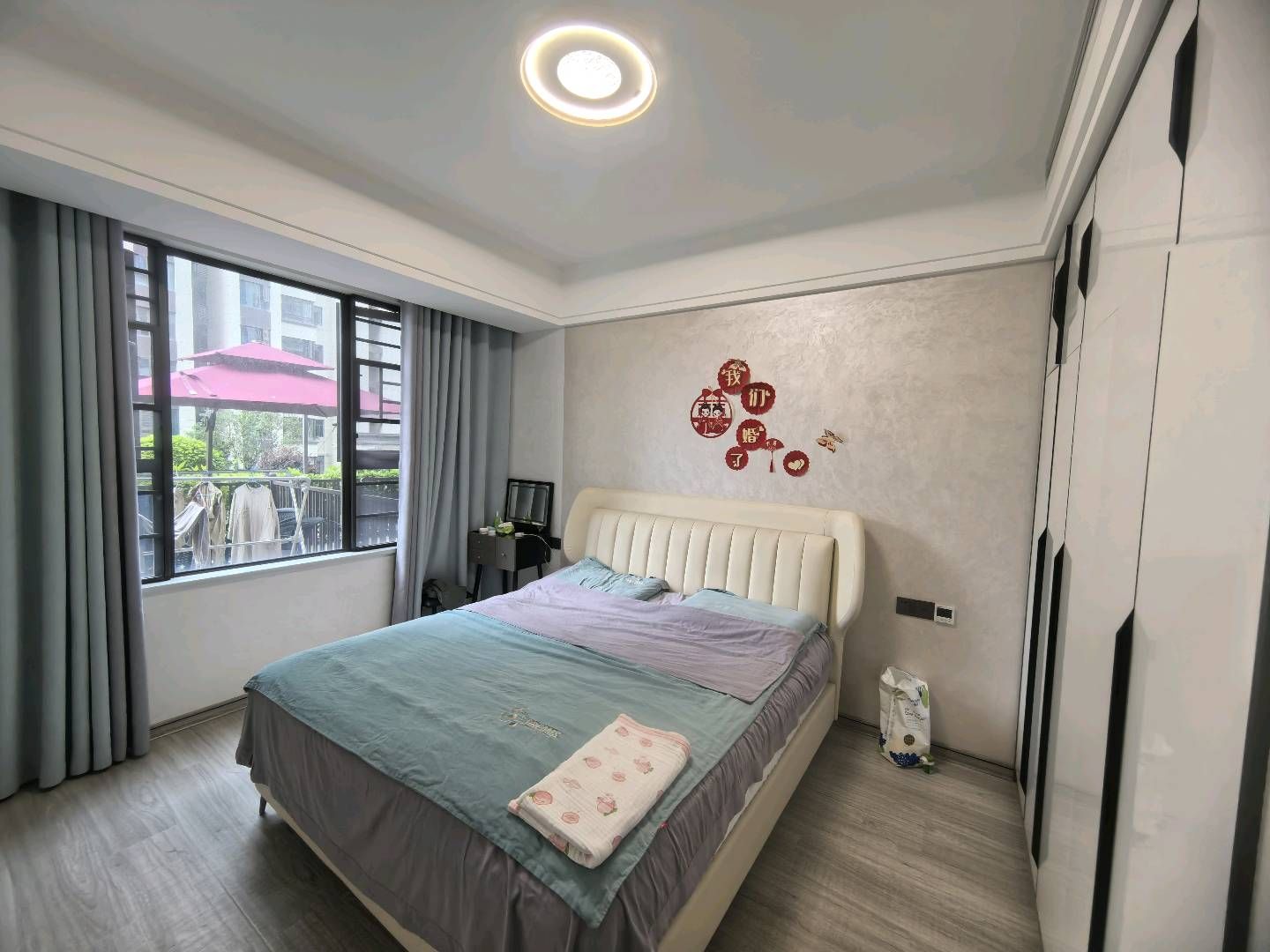 鵬成翰林府·一樓三室兩廳·精裝修帶院子出租2200/月
