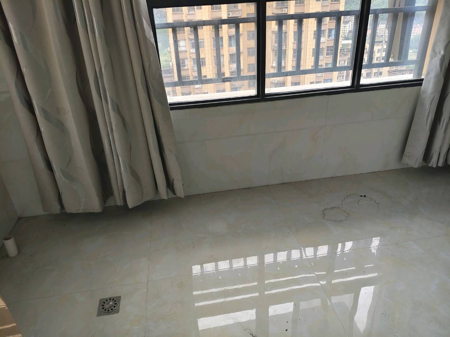 鹏成新都汇·精装修三室两厅·出租1800/月