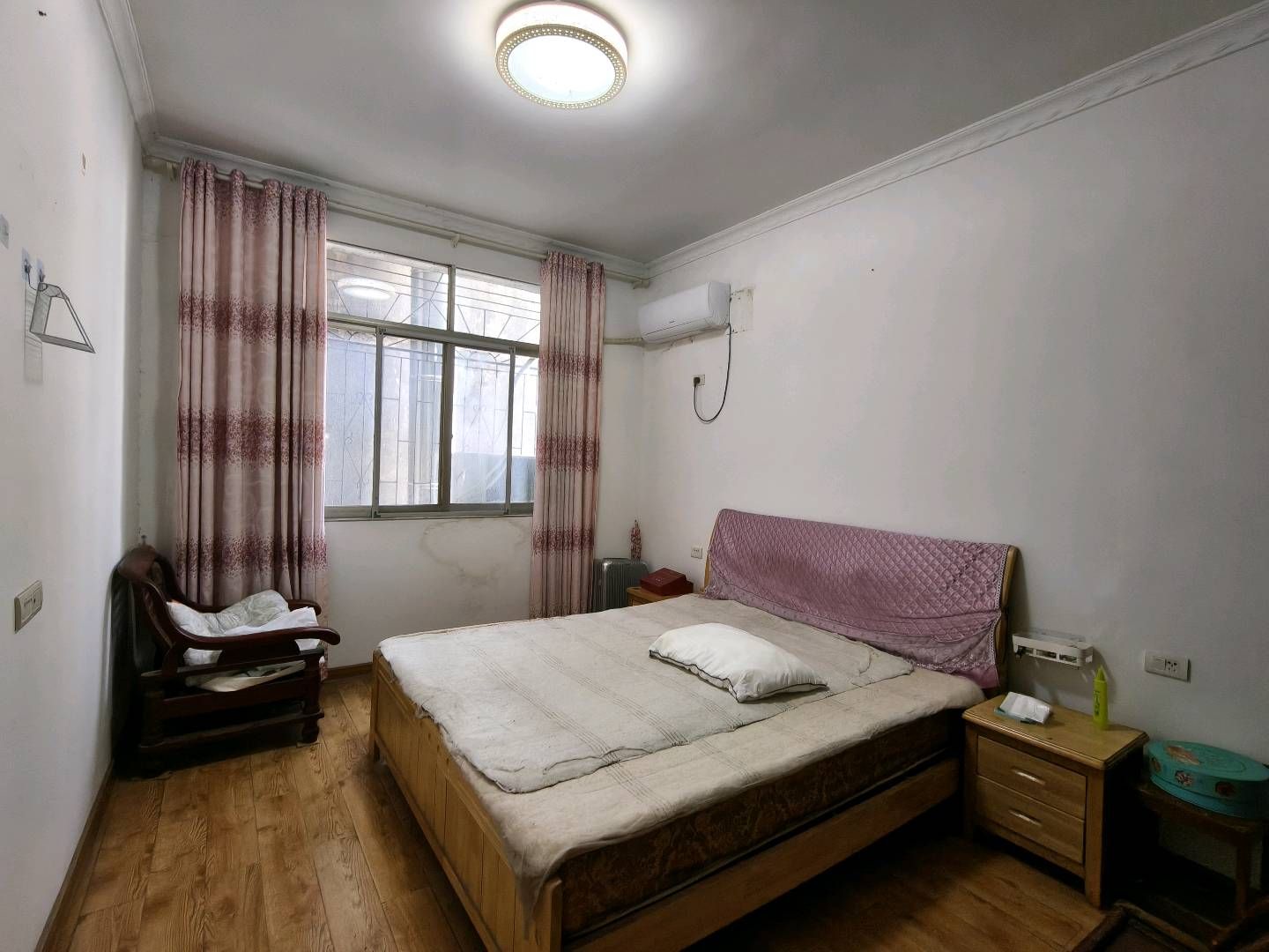 沙子岭菜场旁边·步梯二楼·三室两厅房屋出租1000/月