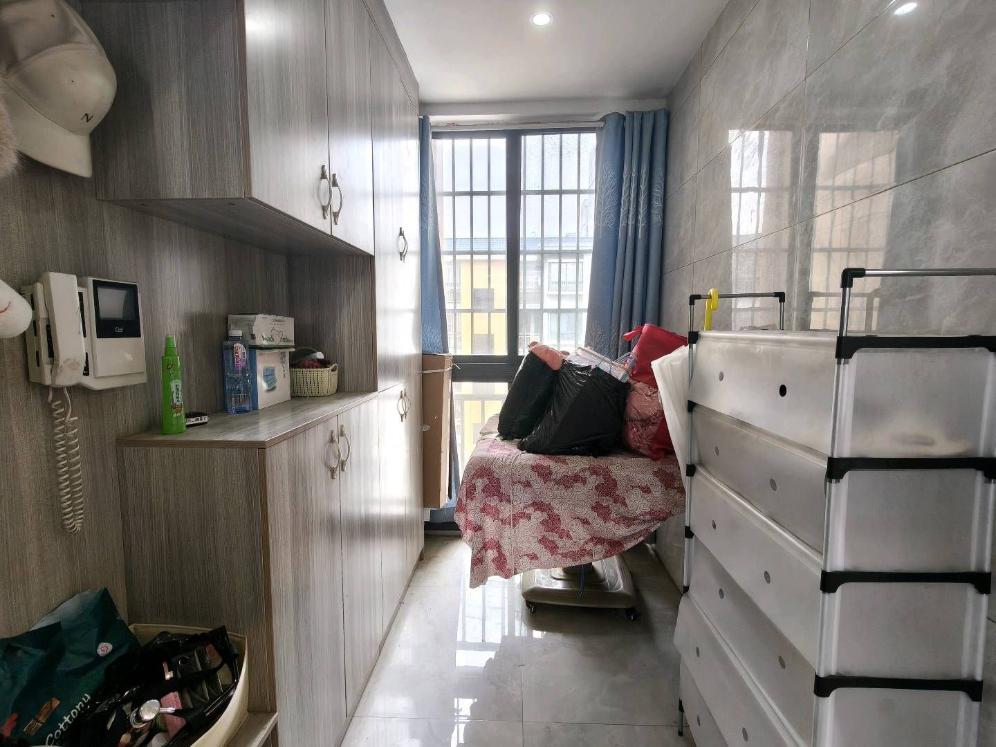 永邦欧洲城·步梯6楼·房子装修不错··不介意楼层的来·租1300/月