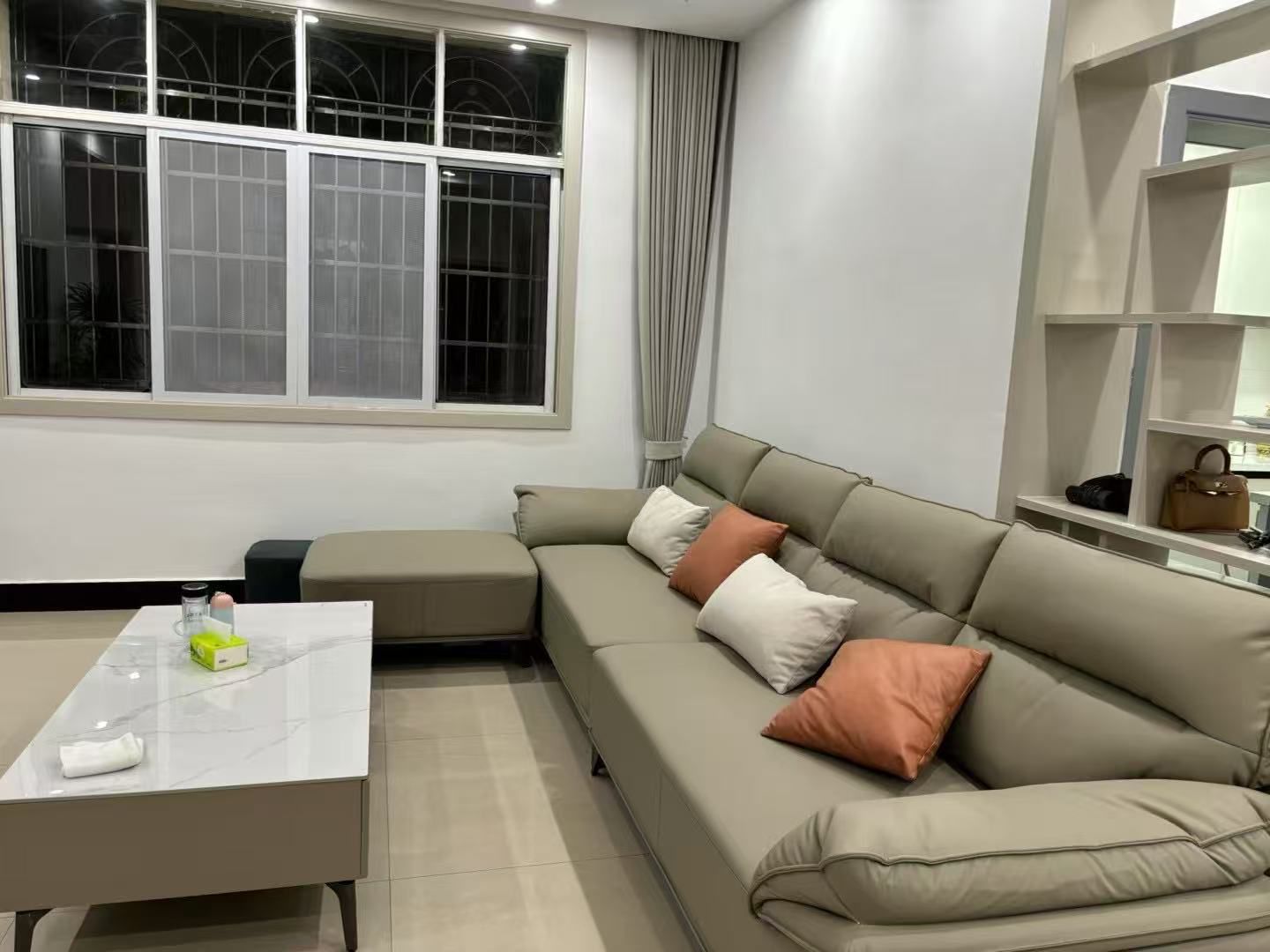 东洲小区·全新装修·130平方·拎包入住售：35万单价2600一平