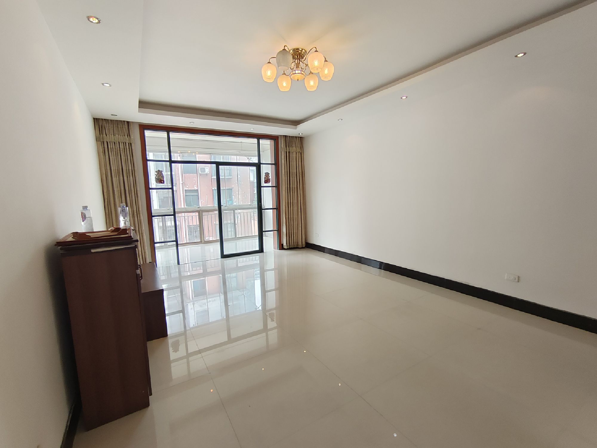 怡景花园·2室2厅·中间楼层，拎包入住，有钥匙，价格27万