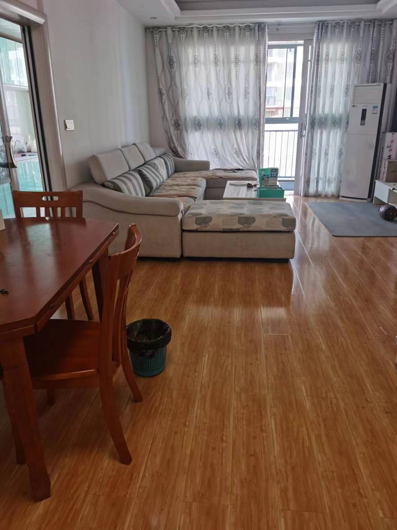 众城国际·130平·三室两厅·家电齐全·租1600/月