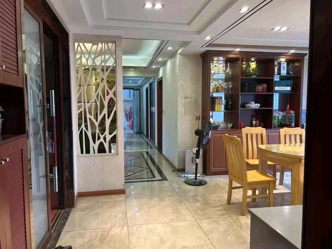 高铁片区·丰业盛世·三房两厅带阳光房·南北通透户型·拎包入住报价69万